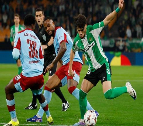 泰森豪掷,亿反欠银行,生活奢华却,开云彩票,互动竞猜平台,在线娱乐,预测挑战,开云彩票APP下载