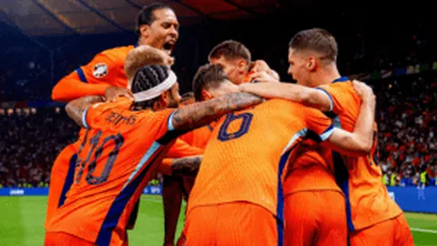 舍夫勒62杆刷新纪录领先休斯敦公开赛，小麦顺利挺进下一轮