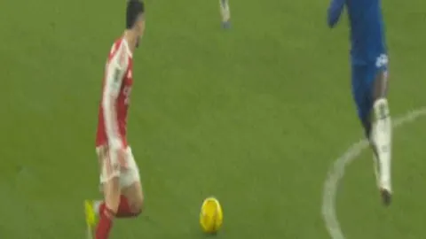 裏夫斯追求成为球场核心，为詹姆斯和濃眉输送助攻